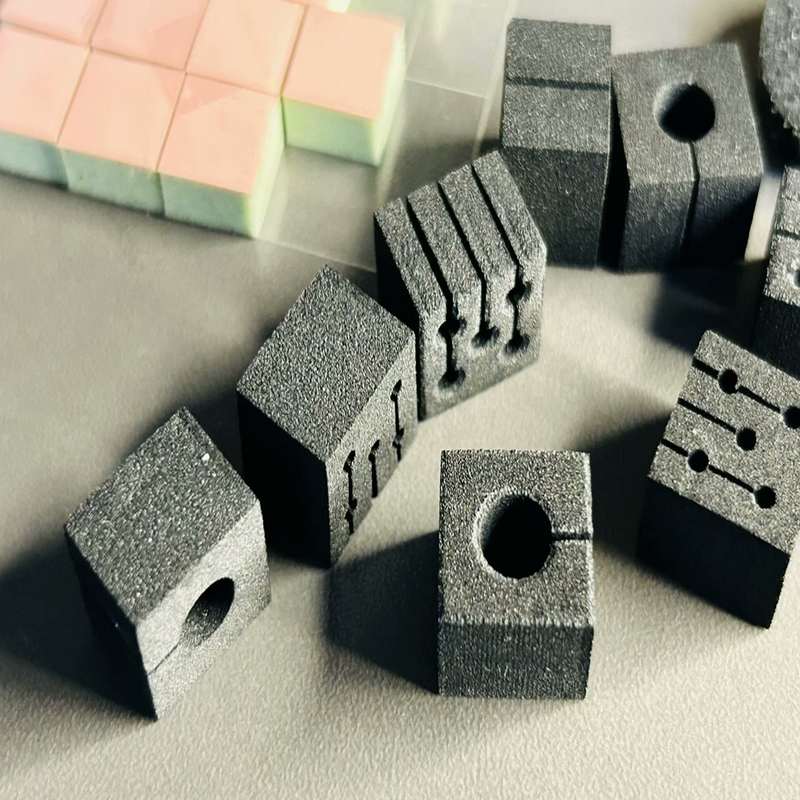 Detailed contour cutting of PU foam components